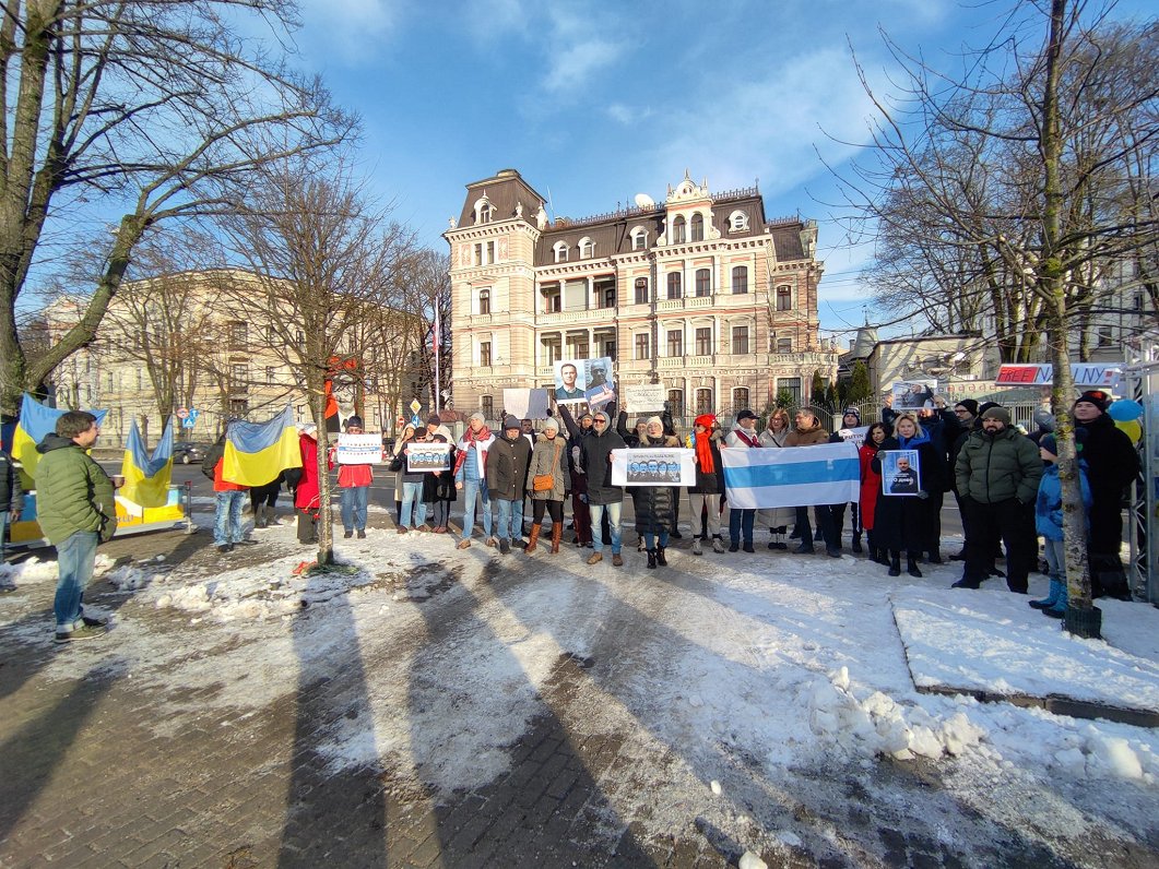 Protesta akcija pie Krievijas vēstniecības, kas tika rīkota Krievijā ieslodzītā opozīcijas līdera Al...