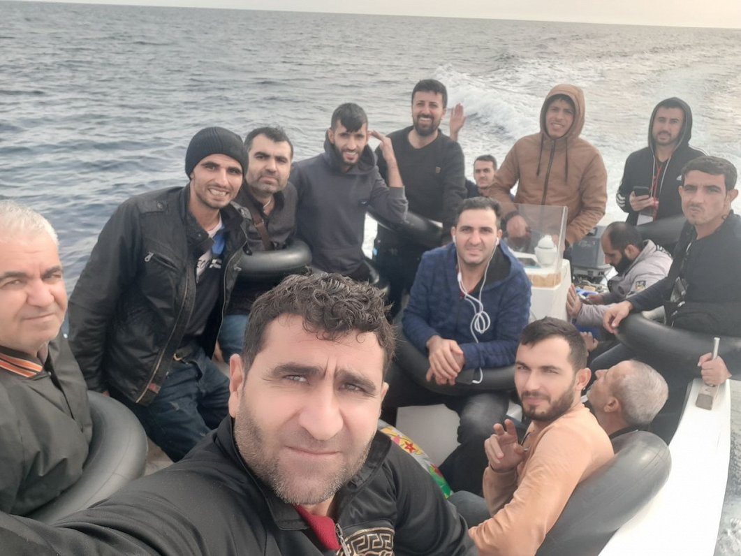 Sīrijas kurdi gatavojas ar laivu šķērsot Vidusjūru, lai no Alžīrijas nokļūtu Spānijā