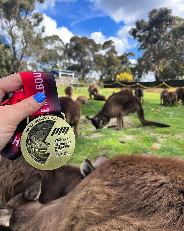 Melburnas maratona medaļa un ķenguri