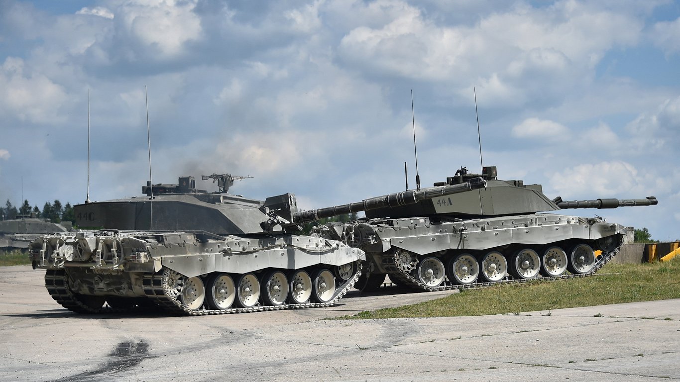 Британские танки Challenger 2. Германия, близ Графенвера, 06.04.2018.