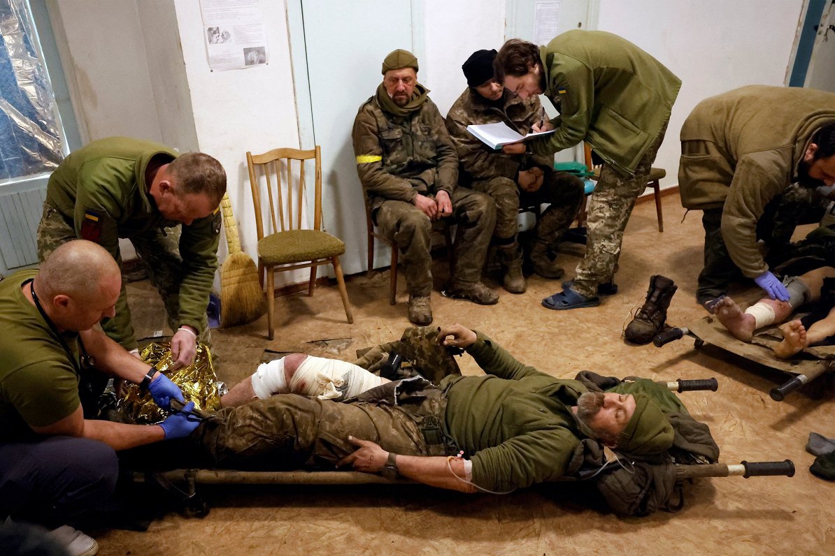 Medicīniskās palīdzības sniegšana ievainotajiem Ukrainas karavīriem Doneckas apgabalā