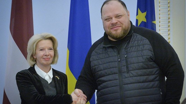Aizsardzības ministre Mūrniece vizītē Kijivā apliecina Latvijas atbalstu Ukrainai