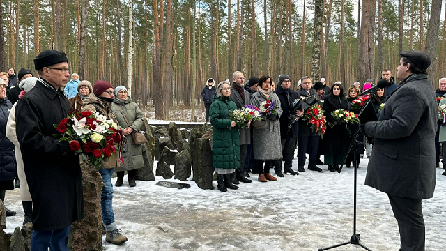 Biķernieku memoriālā un citviet Eiropā piemin holokausta upurus