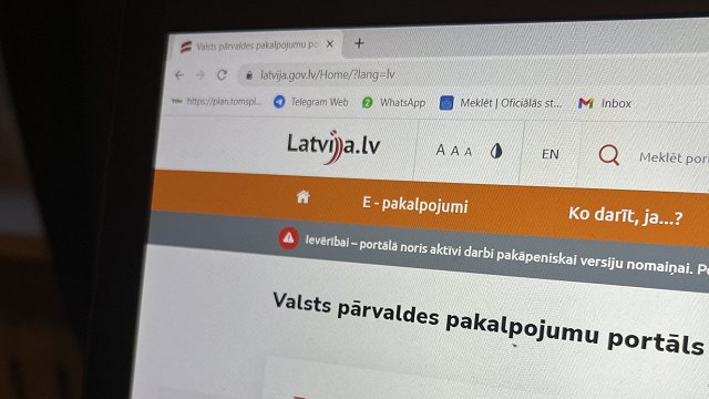 Трансграничные переводы граждан из России в Латвию упали за год в 8 раз - Ведомости