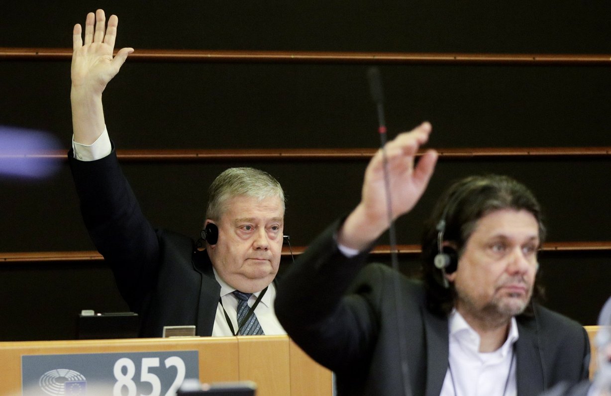 Eiropas Parlamentā balso par deputāta imunitātes atcelšanu Andrea Kocolino no Itālijas un Markam Tar...
