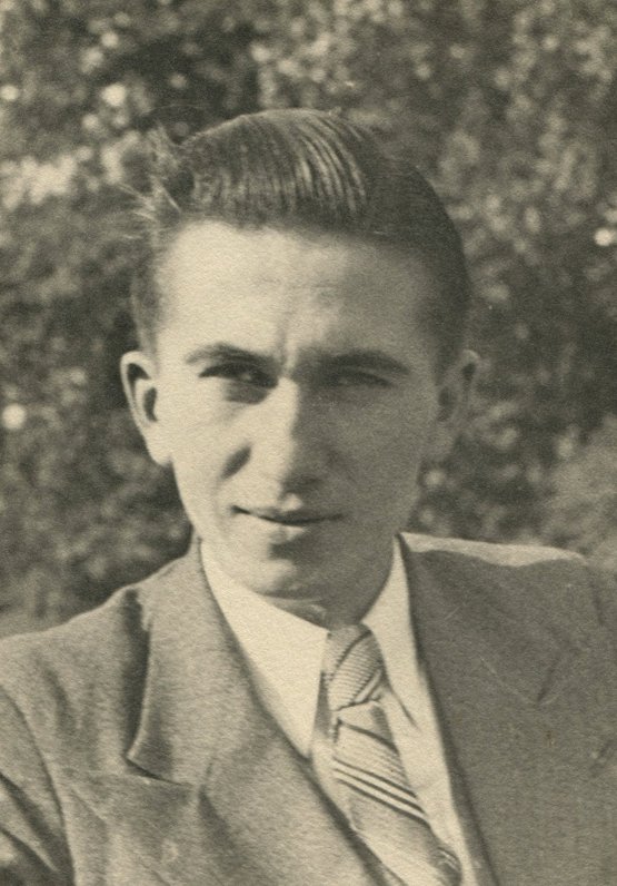 Ziedonis Ligers pie draugiem Kalnciema Kukaiņos ap 1935. gadu