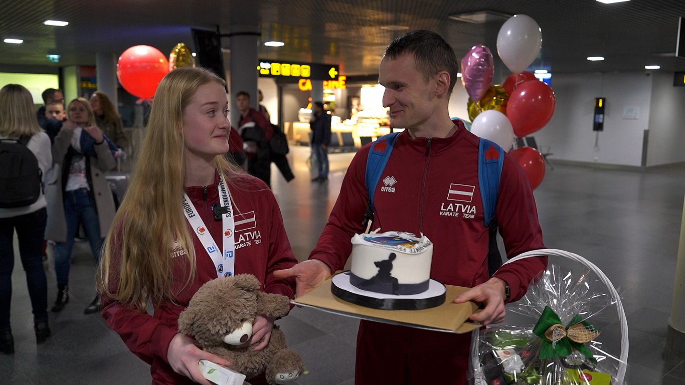 Latvijas karatē komanda ierodas mājās no Eiropas čempionāta