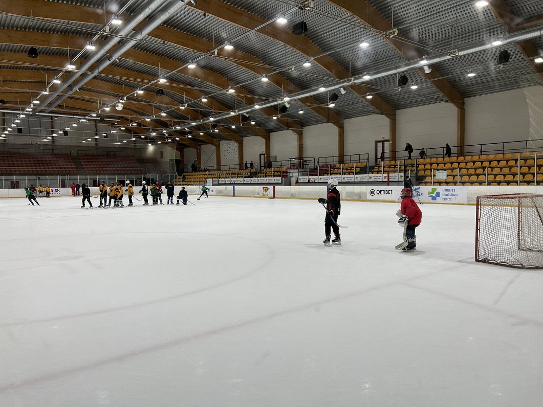 Daugavpils hokeja skolas treniņā