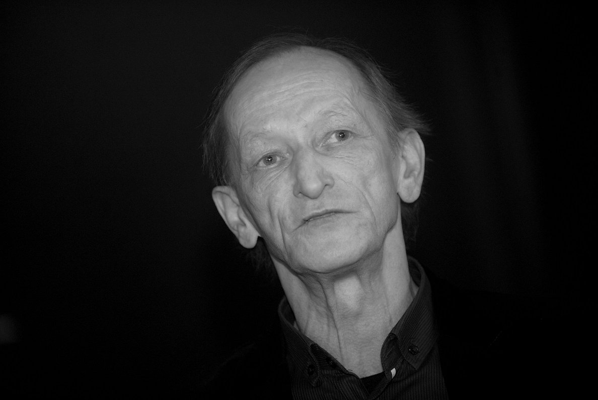 Утром 12 февраля скончался известный латвийский режиссер Михаил Груздов