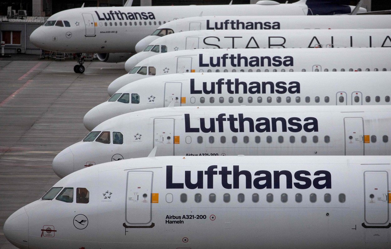 Vācijas lidsabiedrības &quot;Lufthansa&quot; lidmašīnas piektdien nevarēja doties lidojumā, jo vairā...