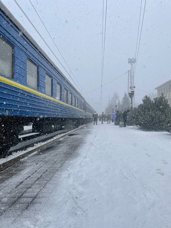 Ukrainas iedzīvotāji pamet frontes karstos punktus