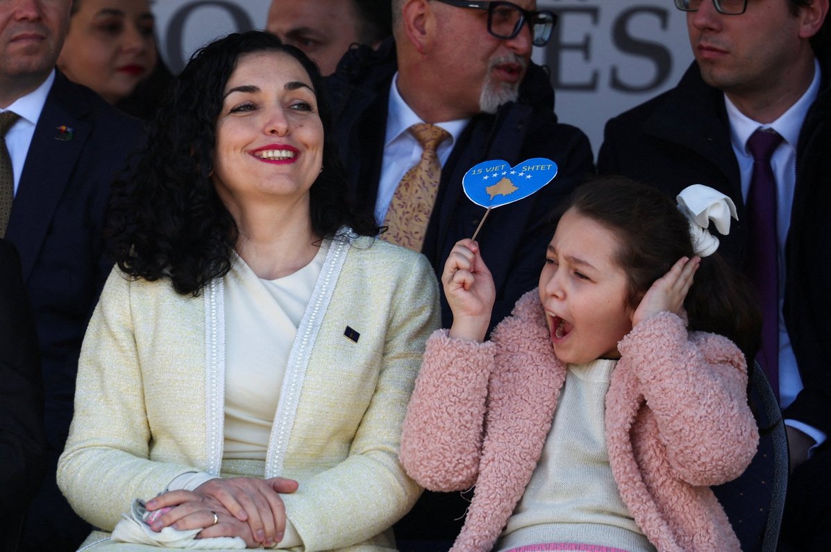 Kosovas prezidente Vjosa Osmani-Sadriu ar meitu