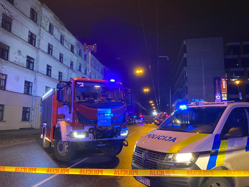 Evakuācija no ēkas Krišjāņa Valdemāra ielā 117 Rīgā