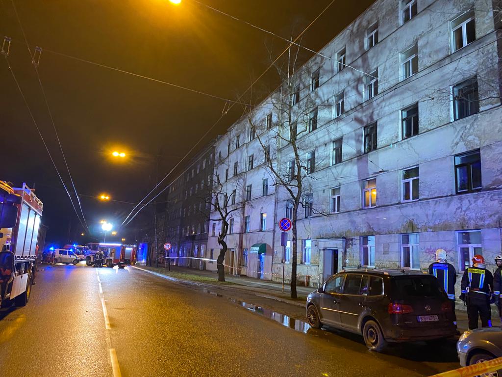 Evakuācija no ēkas Krišjāņa Valdemāra ielā 117 Rīgā