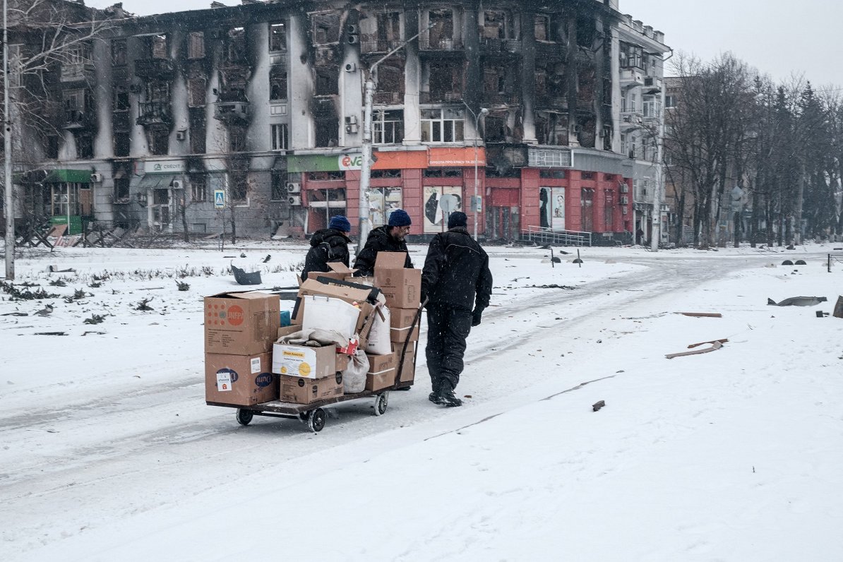 Волонтеры везут горожанам гуманитарную помощь. Бахмут, Украина, фото сделано 18.02.2023.