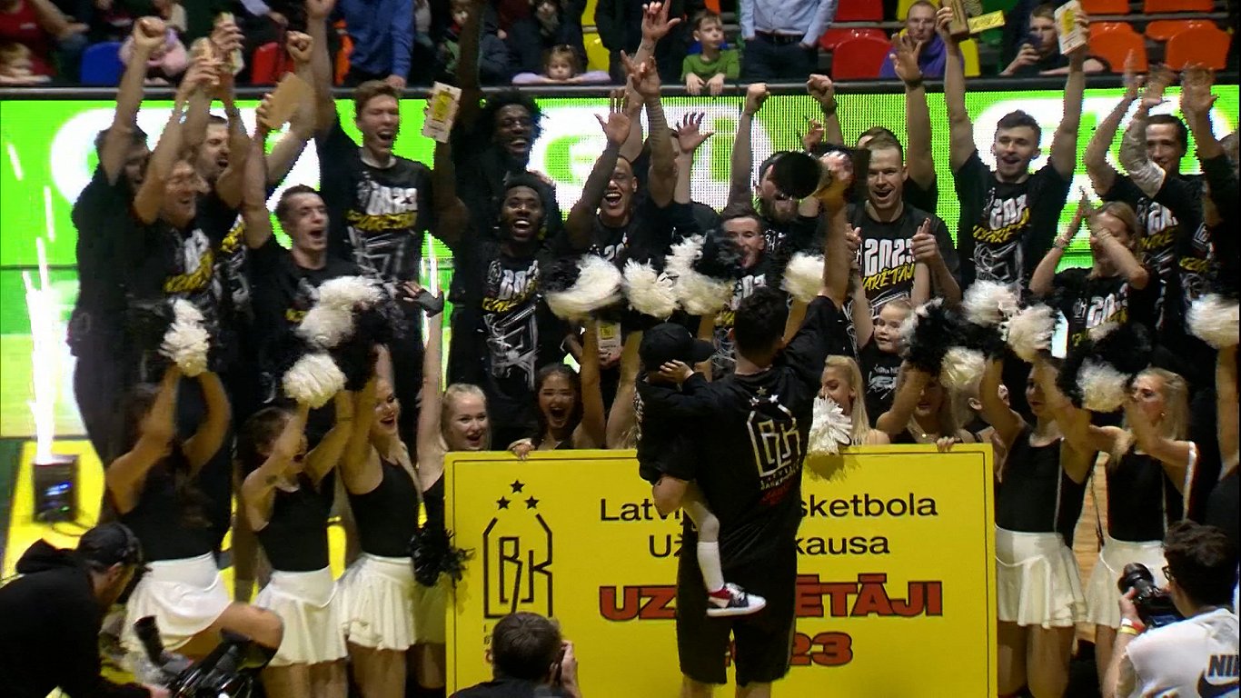 «VEF Rīga» basketballspillere vinner overbevisende og beholder den latviske cupen.  Høydepunkter / Artikkel