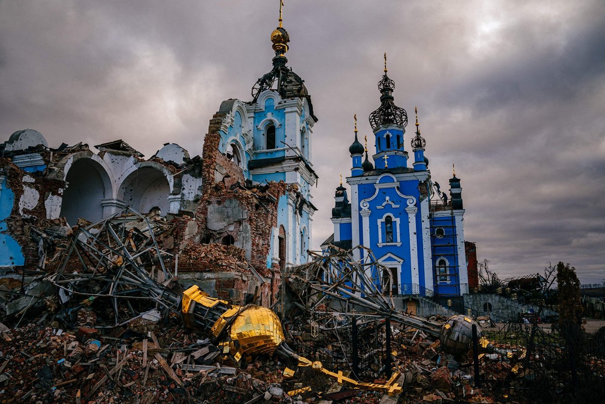 Karadarbībā izpostīta baznīca Ukrainā