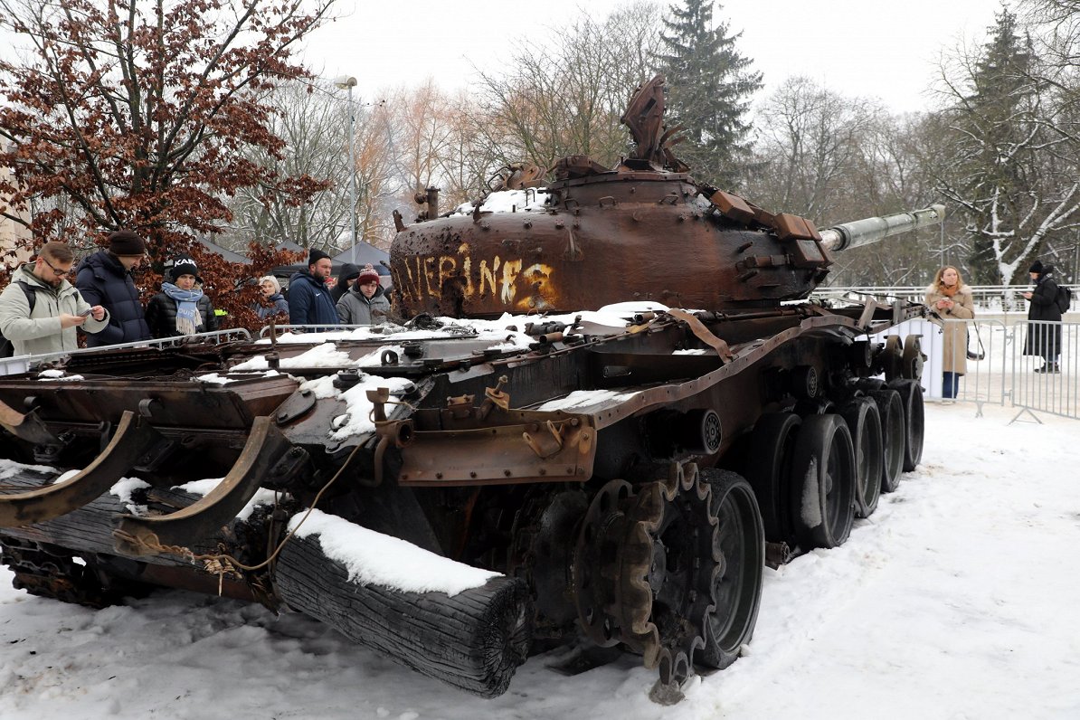 Ukrainas bruņoto spēku iznīcinātais Krievijas tanks