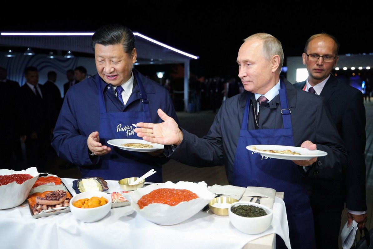 Krievijas prezidents Vladimirs Putins un Ķīnas līderis Sji Dzjiņpins sanāksmē Vladivostokā, 2018. ga...