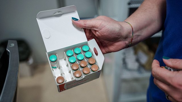 Латвия получит впятеро больше ковид-вакцин, чем нужно — договор попытаются пересмотреть