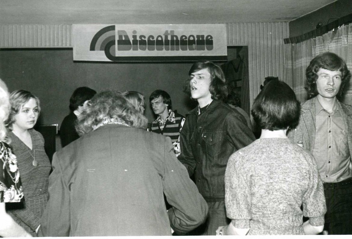 Pirmā diskotēka Liepājā Izglītības darbinieku namā. Ap 1976. gadu.