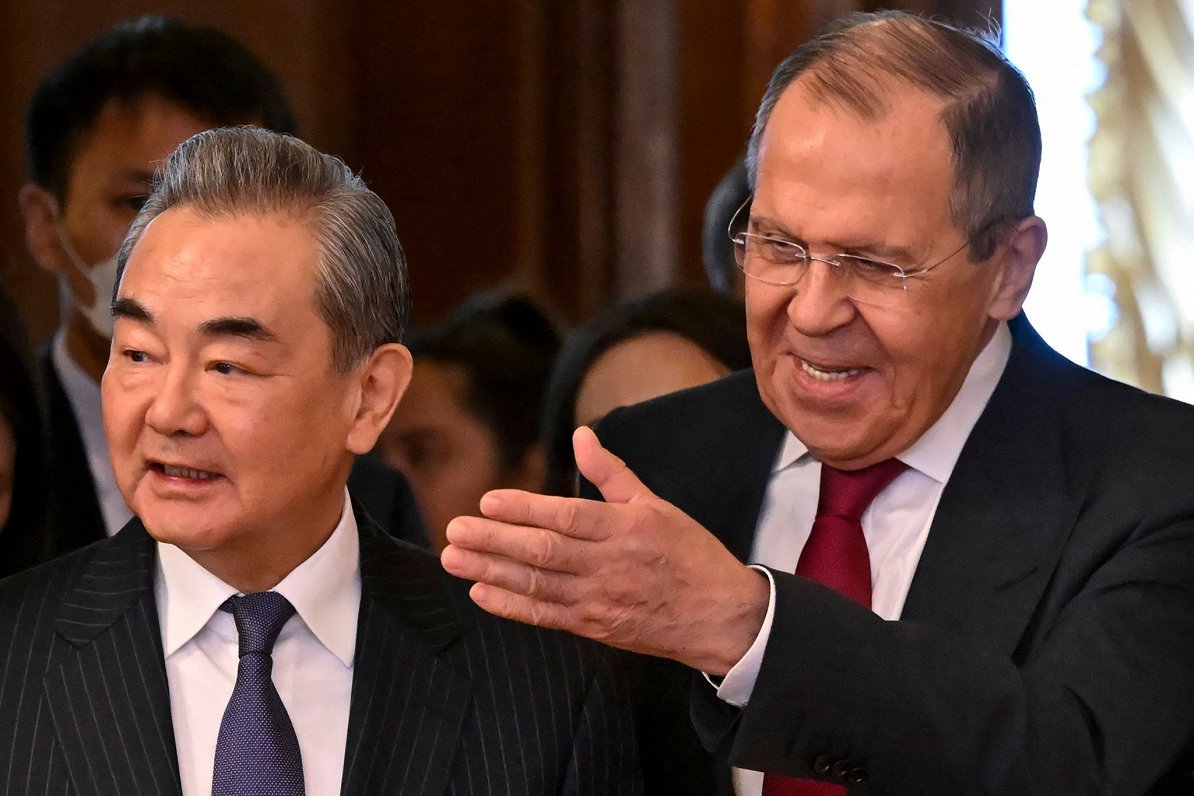 Krievijas ārlietu ministrs Sergejs Lavrovs un Ķīnas diplomātiskā dienesta vadītājs Vans Ji tikšanās...