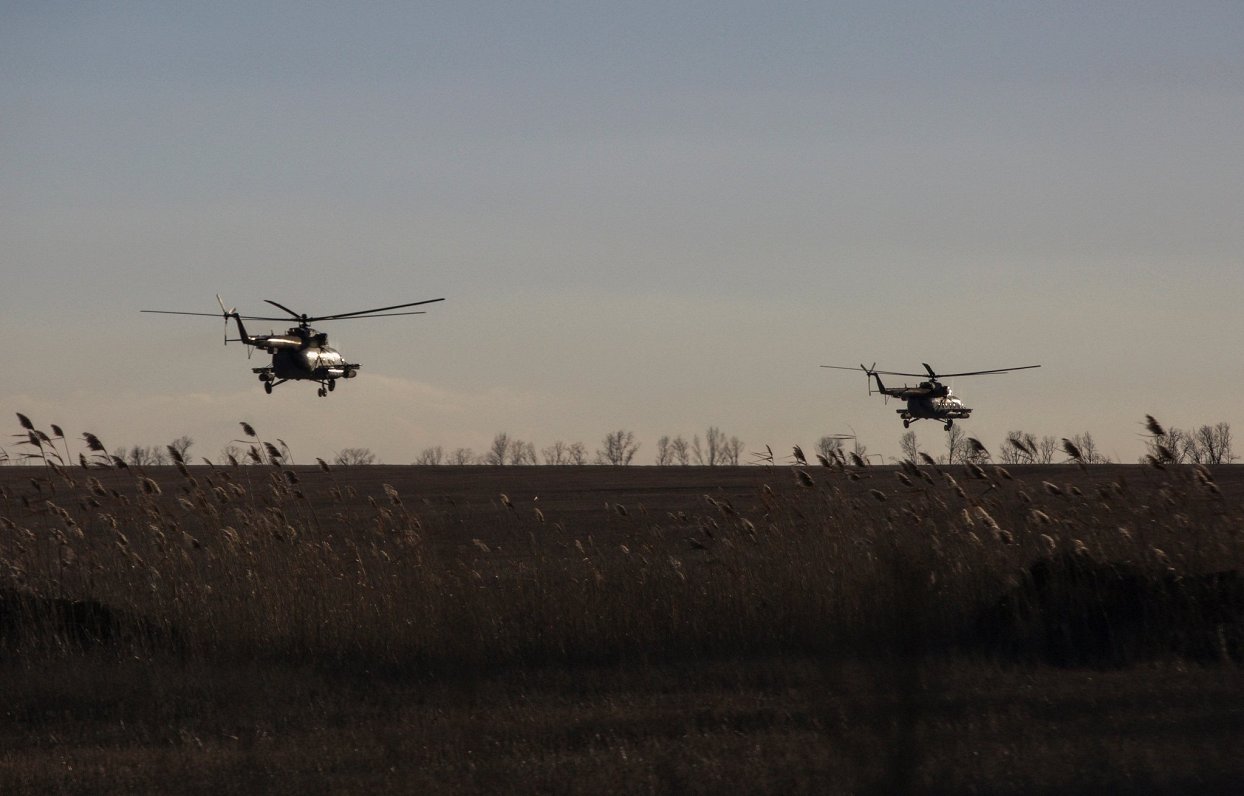 Ukrainas armijas helikopteri Bahmutas apkārtnē