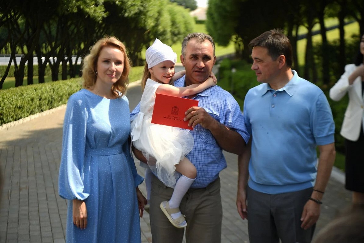 Donbasa bērnu naturalizācijas ceremonijā Maskavā, 2022. gada jūlijā.
