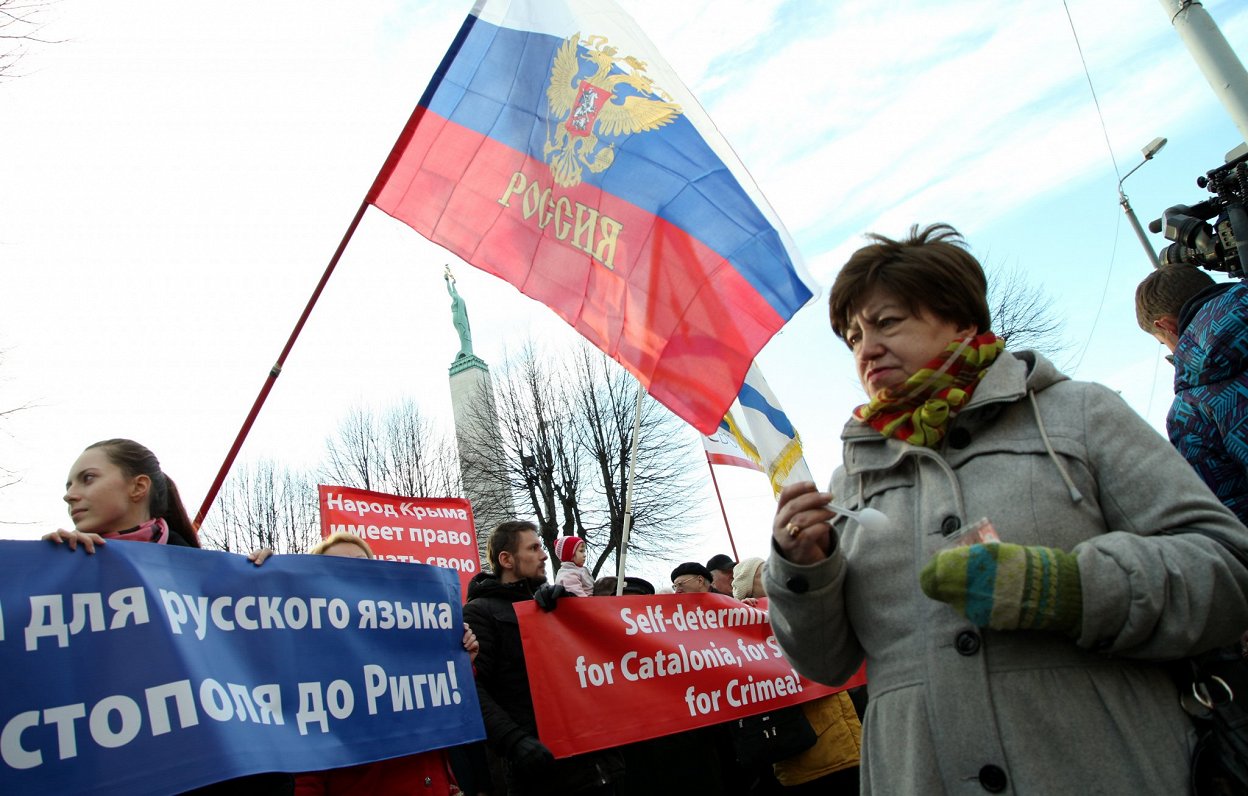 Partijas &quot;Par cilvēka tiesībām vienotā Latvijā&quot; 2014. gadā rīkotais pikets &quot;Krimas at...