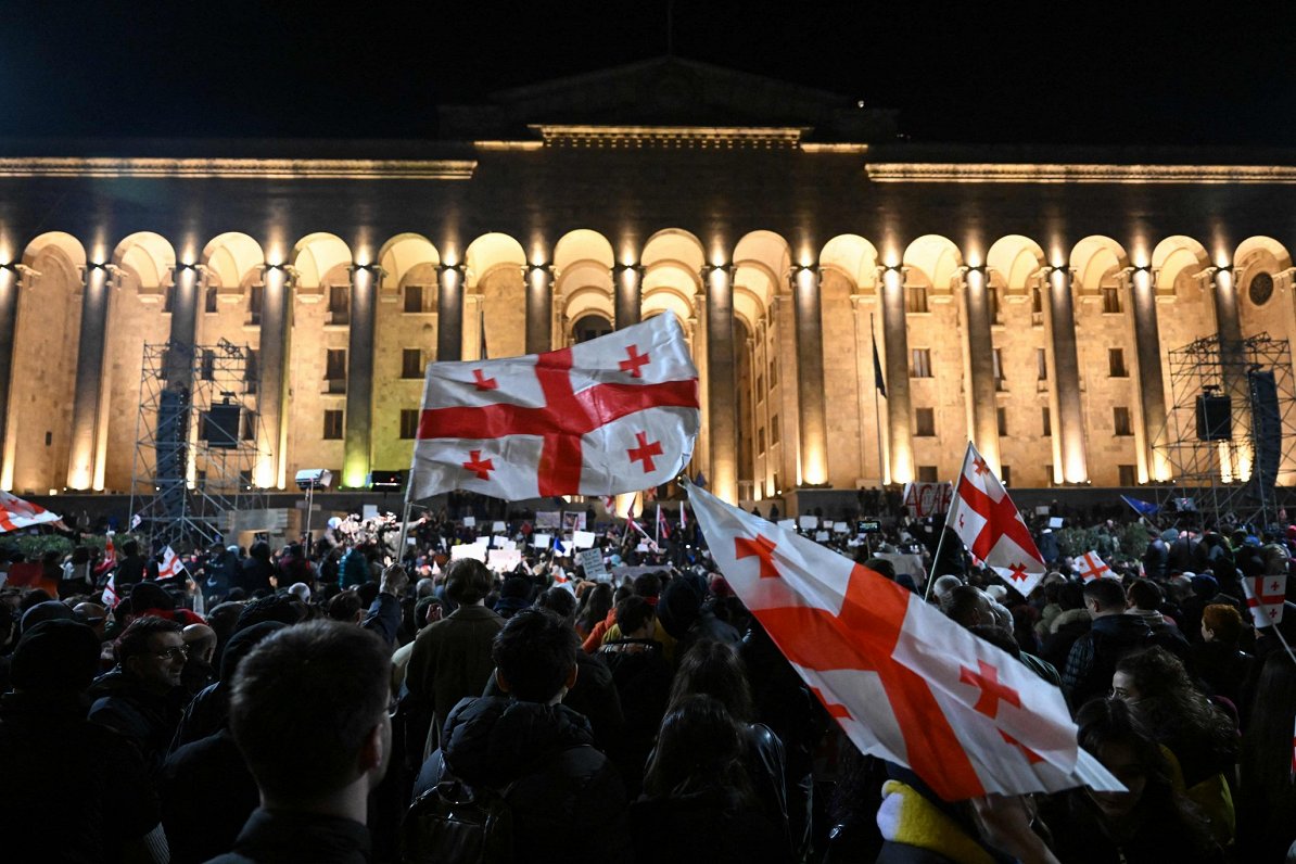 Protesti Gruzijas galvaspilsētā Tbilisi.