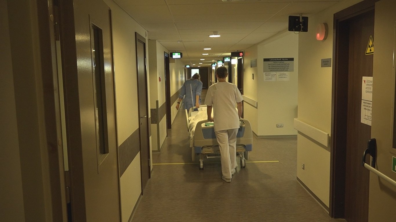 Slimnīcu tīkla reformas plāns: uzņemšanas nodaļu vietā neatliekamās palīdzības nodaļas