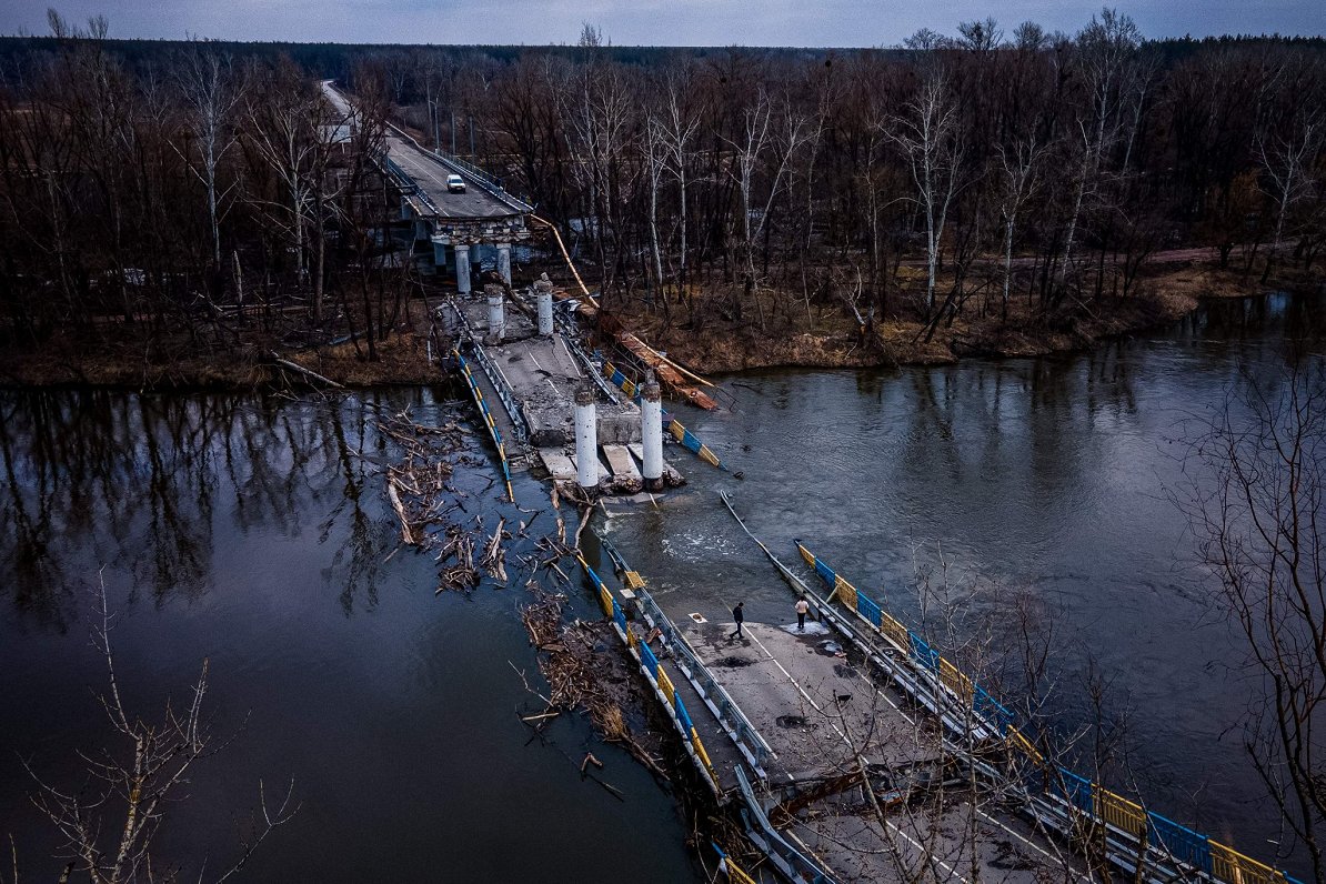 Разрушенный мост. Украина, Богородичное, Донецкая область. 10.03.2023