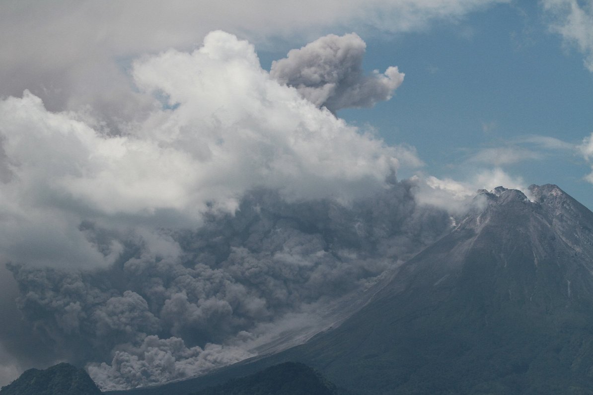 Merapi vulkāna izvirdums (11.03.2023.)