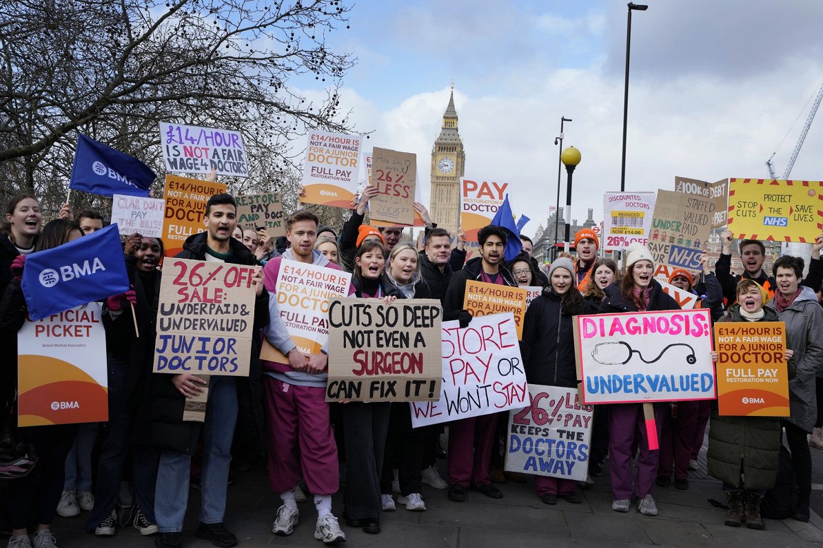 Medicīnas darbinieku streiks Londonā