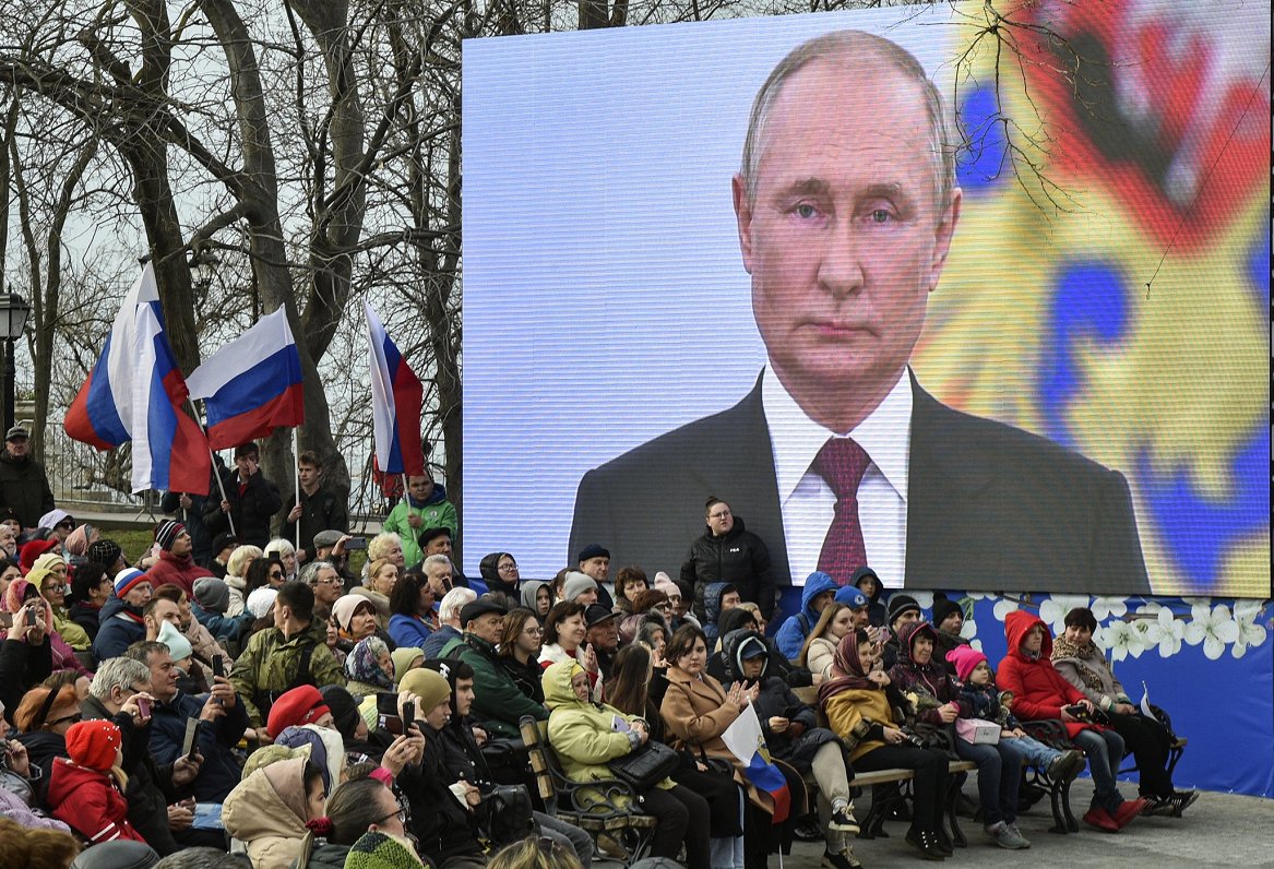 Putins apmeklē Krimas aneksijas gadadienai veltītu pasākumu Sevastopolē 18.03.23.