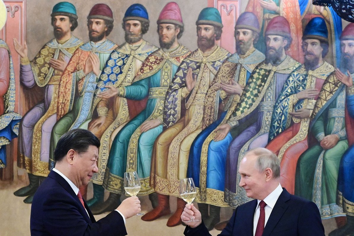 Ķīnas prezidents Sji Dzjiņpins un Krievijas līderis Vladimirs Putins tikšanās laikā Kremlī