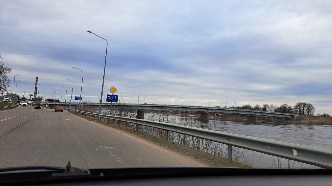 Skats uz Vienības tiltu Daugavpilī