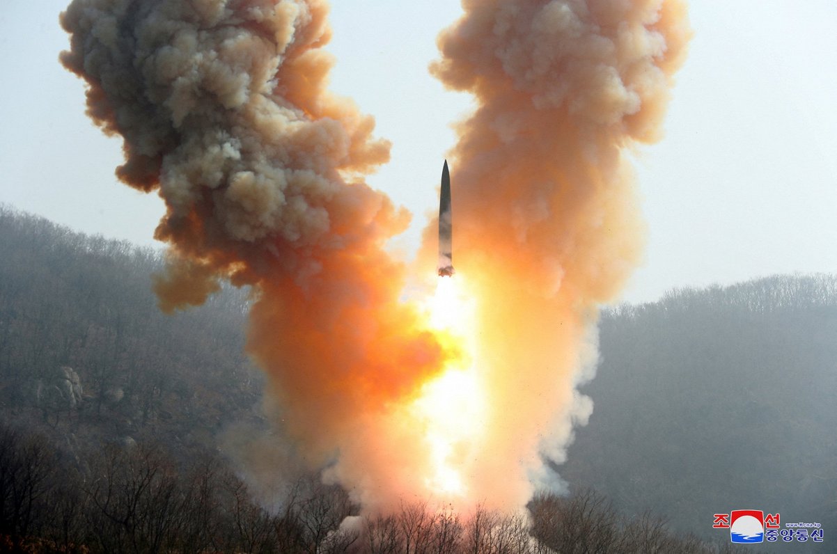 Ziemeļkorejas raķetes palaišana. 2023. gada marts.