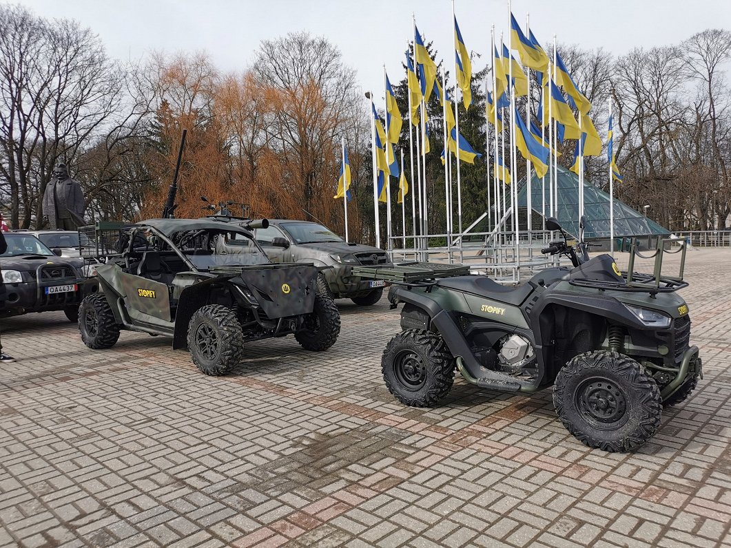Humānais konvojs Ukrainai pie Kongresu nama