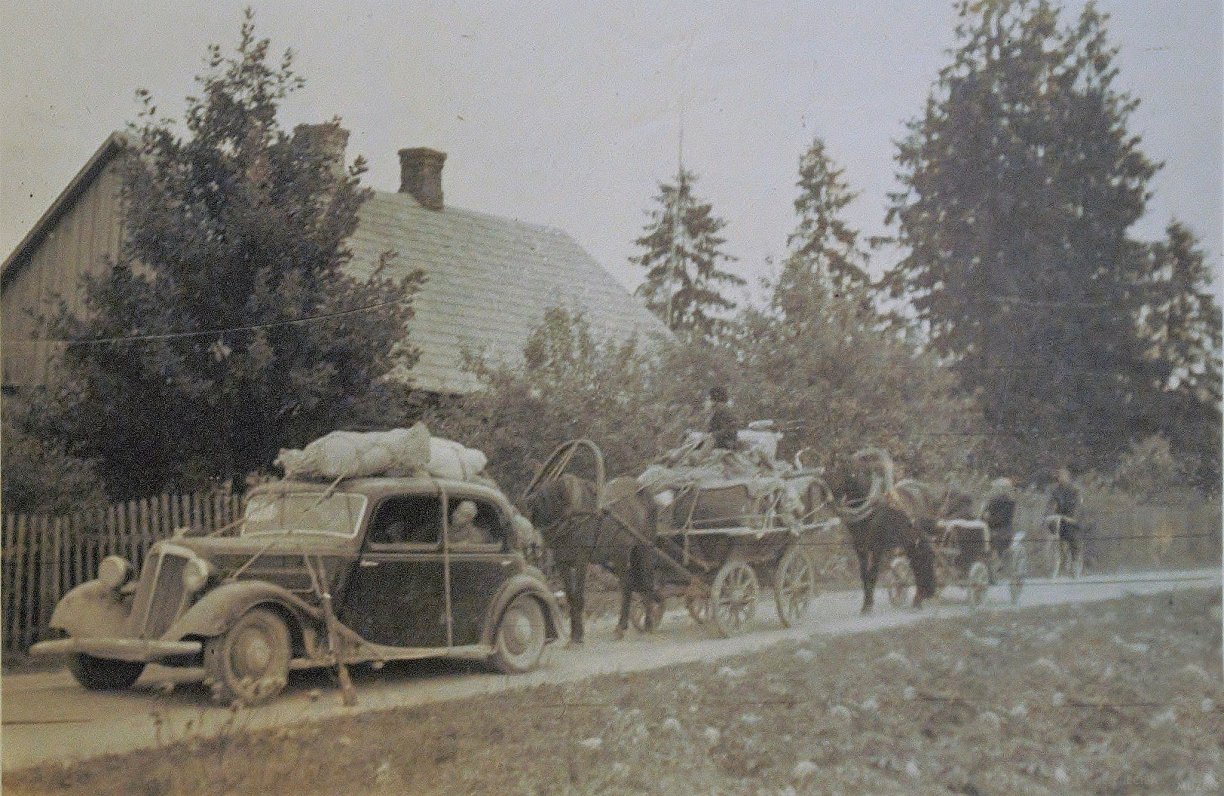 Leimaņu ģimene bēgļu gaitās ceļā uz Liepāju, 1944. gada jūlijā.