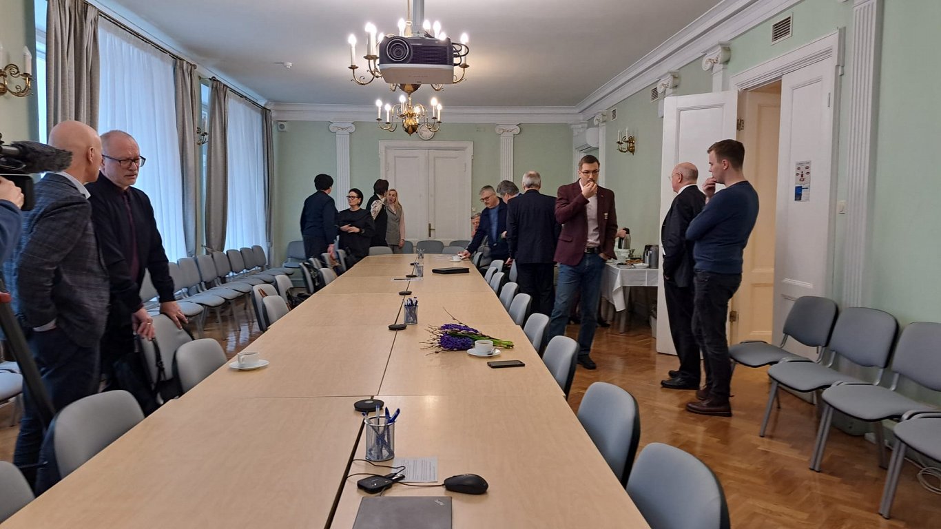 Tikšanās ar valsts ģimnāziju pārstāvjiem pie ministres Andas Čakšas
