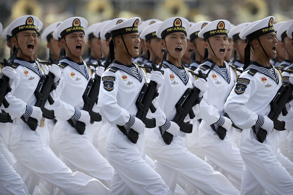 Ķīnas kara flotes jūrnieku vienība piedalās parādē Pekinā