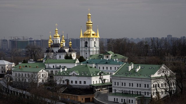 Ukraina izliks Maskavas patriarhāta pareizticīgo baznīcu no ticīgajiem nozīmīga klostera – Pečeru lavras