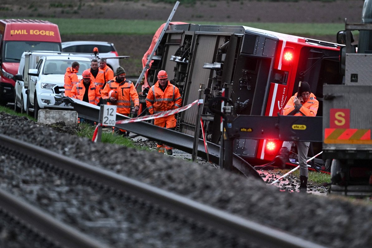 En Suisse, 15 personnes ont été blessées lorsque deux trains ont déraillé par vent fort / Article