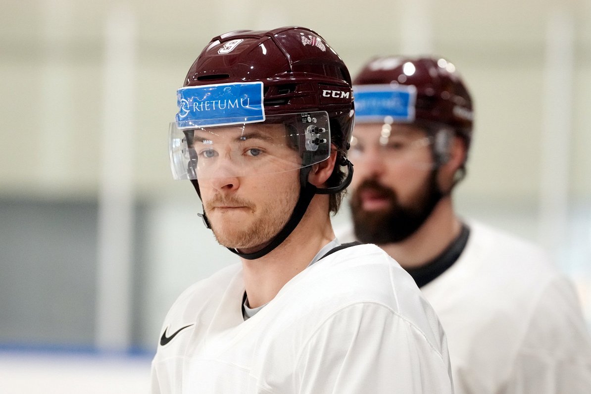 Renārs Krastenbergs Latvijas hokeja izlases treniņā