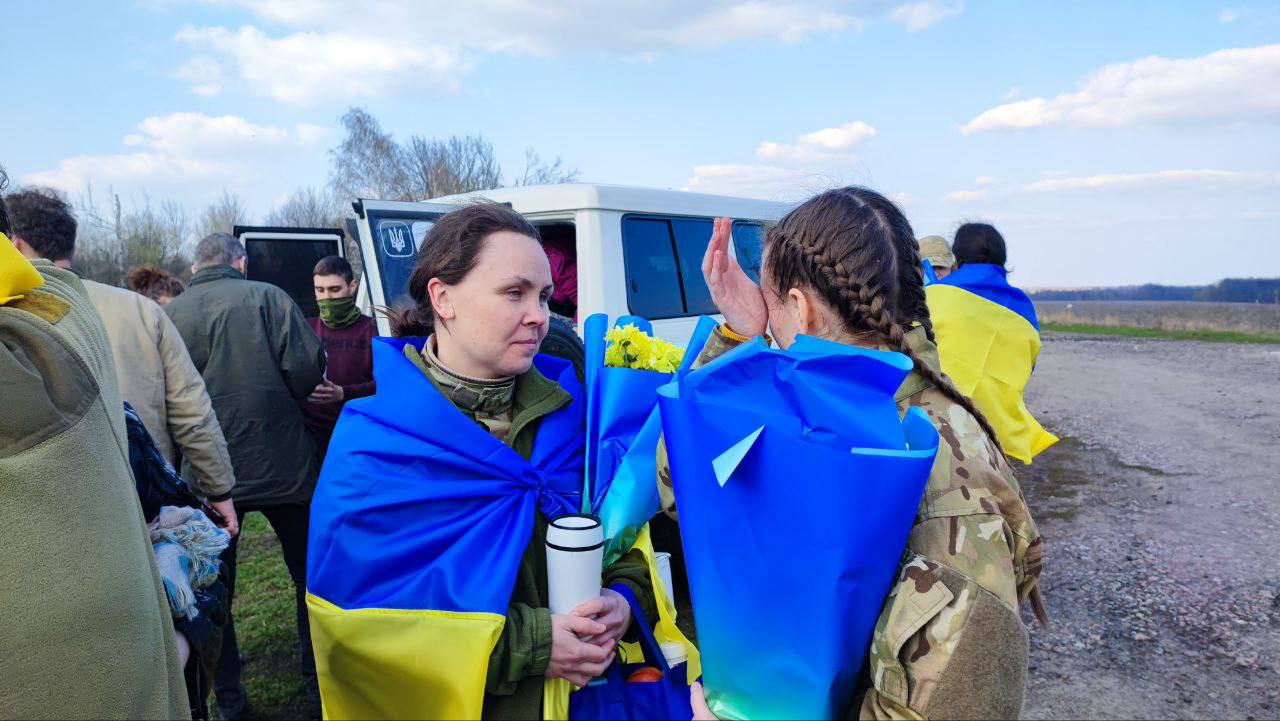 Возвращение украинских военнопленных. Локация не указана, 10.04.2023.