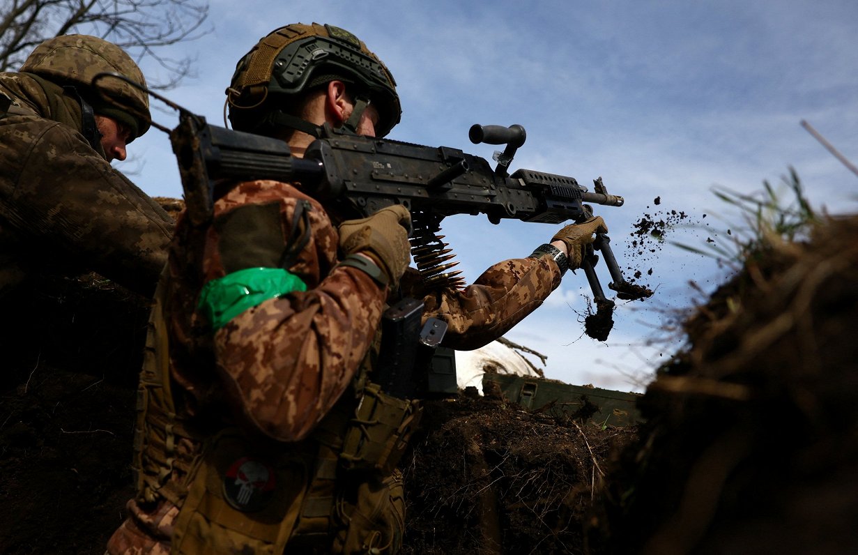 Ukrainas karavīri ierakumos pie Bahmutas