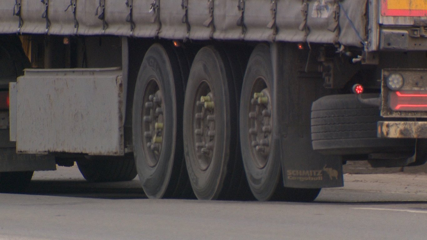 Kā rīkoties, ja kravas auto vinjete nopirkta pirms iepriekšējās termiņa beigām?