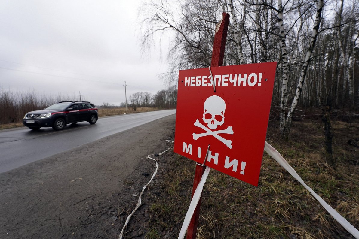 Mīnu brīdinājuma zīme Ukrainā
