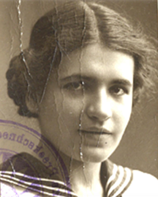 Zenta Mauriņa 1920. gadā (pases fotogrāfija)